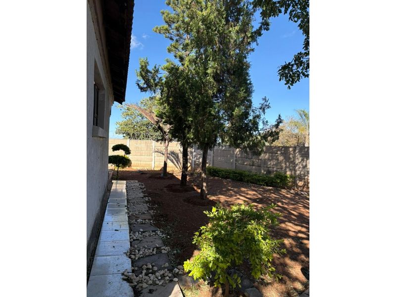 4 Bedroom House For Sale In Flora Park. - Photo 8