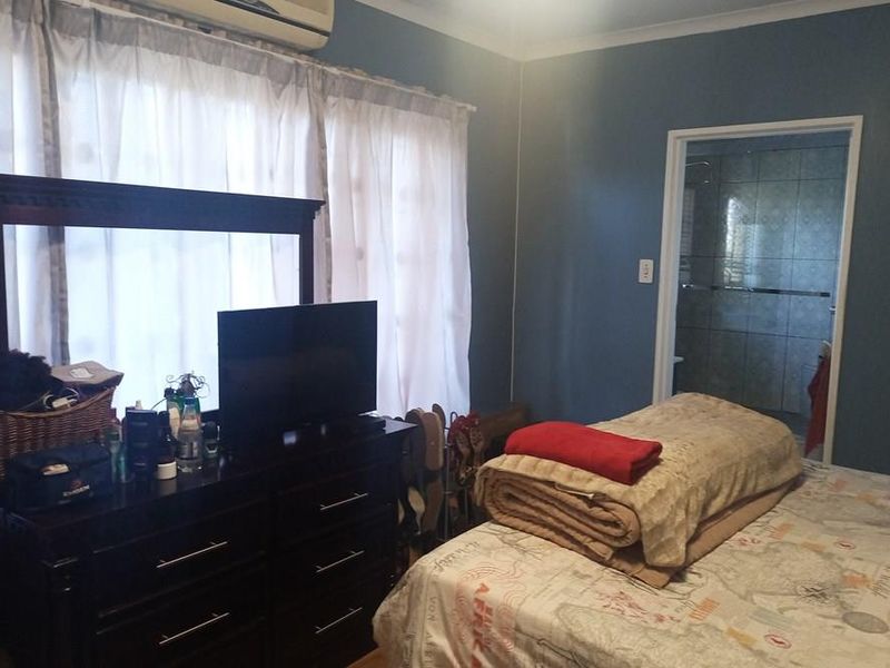 Hayfields Family Home in a Suburb of Pmb - Photo 5