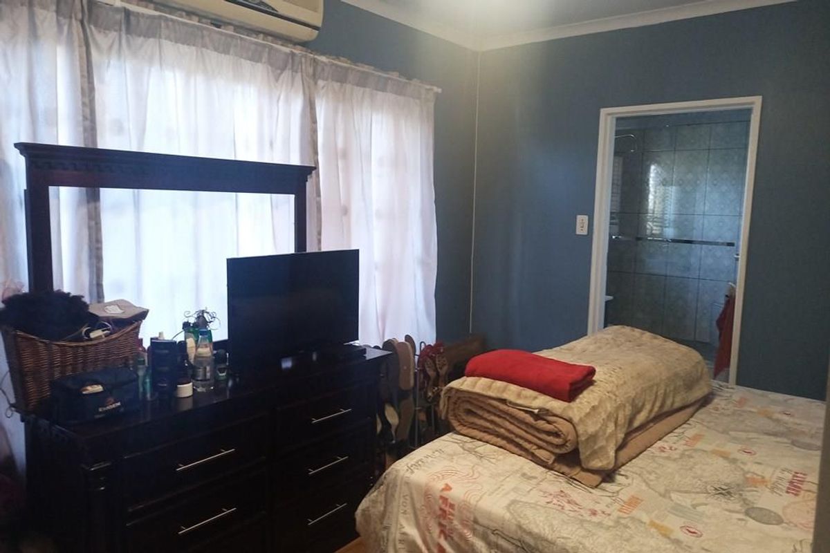 Hayfields Family Home in a Suburb of Pmb - Photo 5