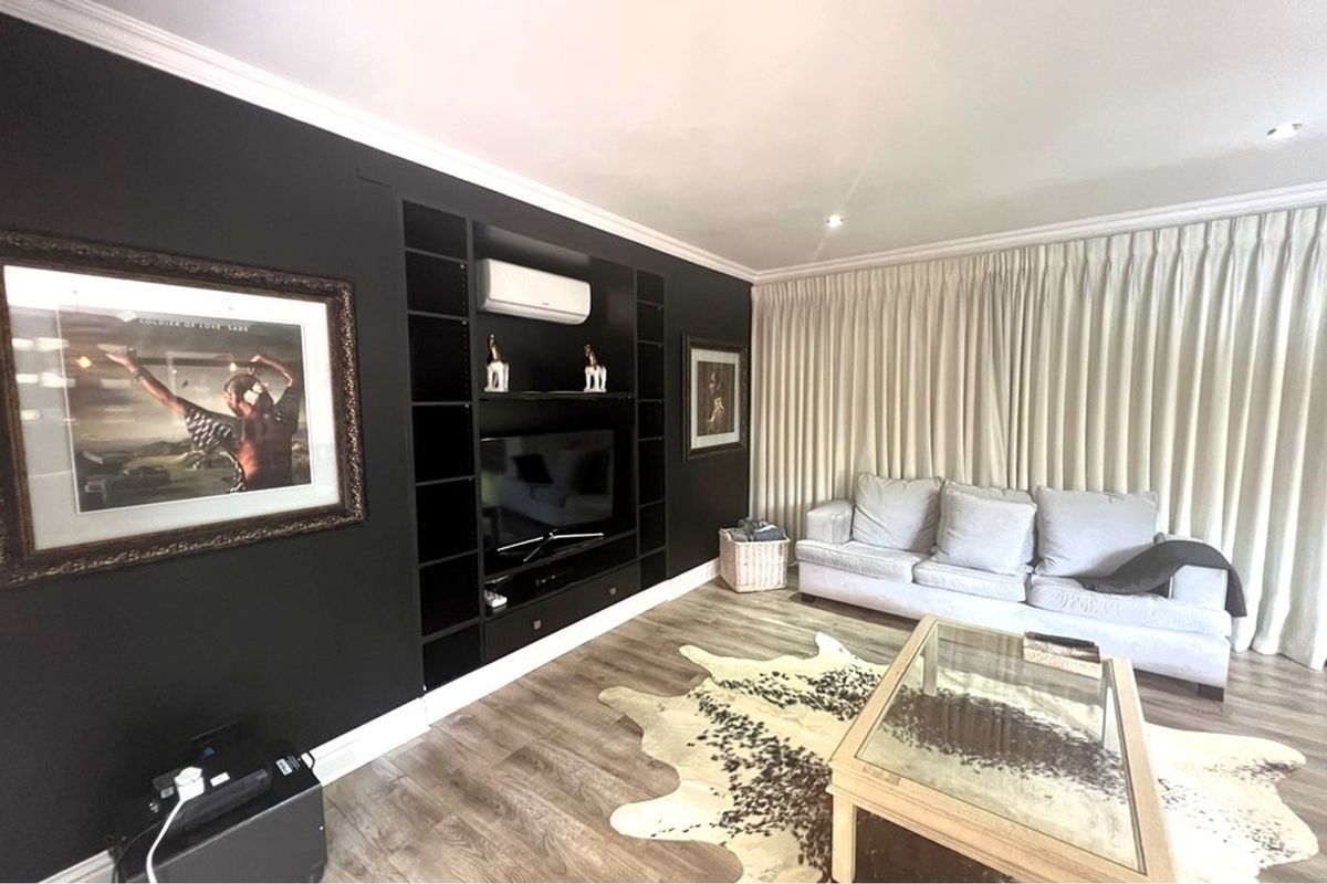 4 Bedroom Home with Staff Room plus Flatlet in Zimbali - Photo 3