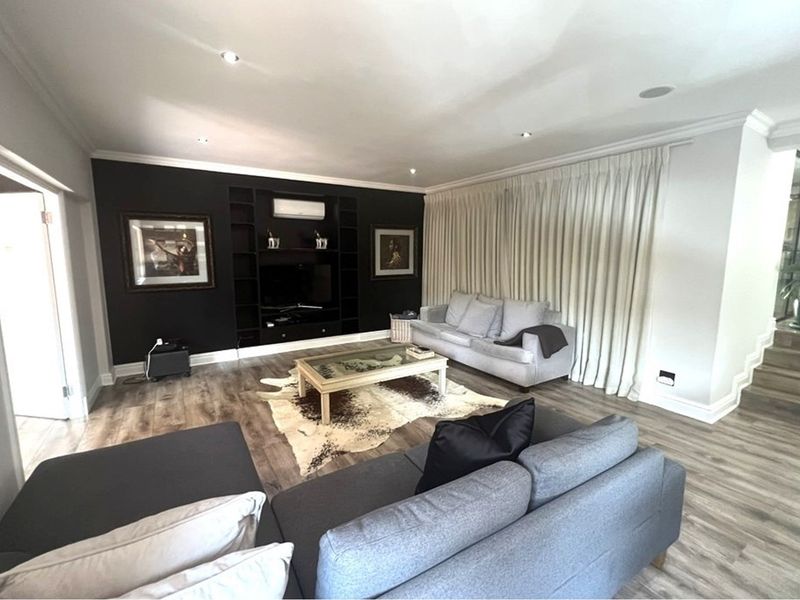 4 Bedroom Home with Staff Room plus Flatlet in Zimbali - Photo 4