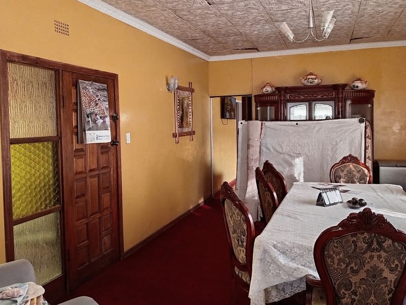 Spacious Family Home with Flatlet - Endless Potential Awaits - Photo 4