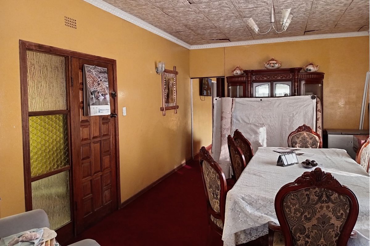 Spacious Family Home with Flatlet - Endless Potential Awaits - Photo 4