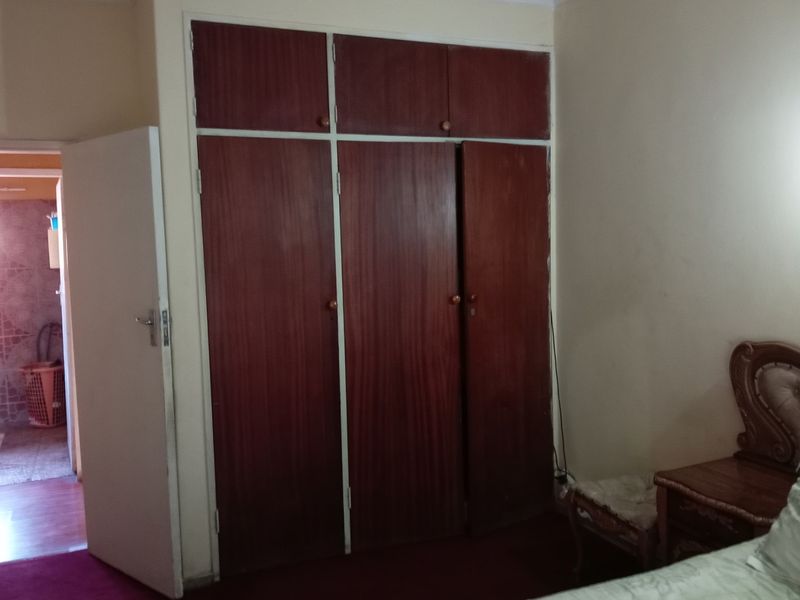 Spacious Family Home with Flatlet - Endless Potential Awaits - Photo 9