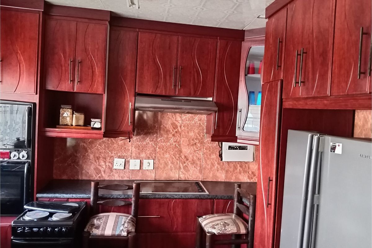 Spacious Family Home with Flatlet - Endless Potential Awaits - Photo 5