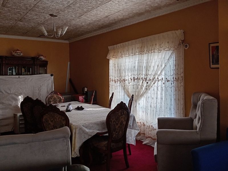 Spacious Family Home with Flatlet - Endless Potential Awaits - Photo 3