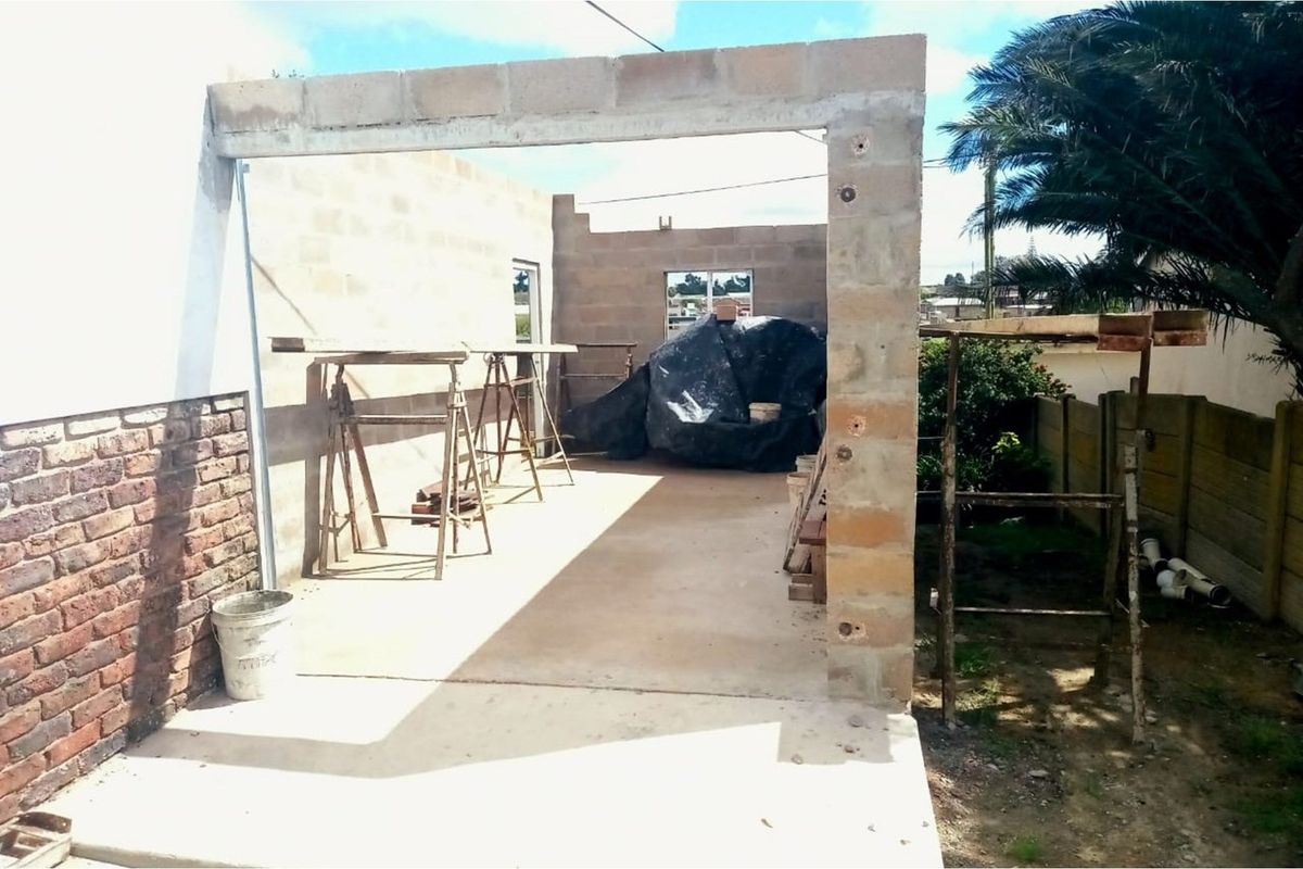 Beautifully Renovated Family Home in Albertinia - Ready to Move In Soon - Photo 4