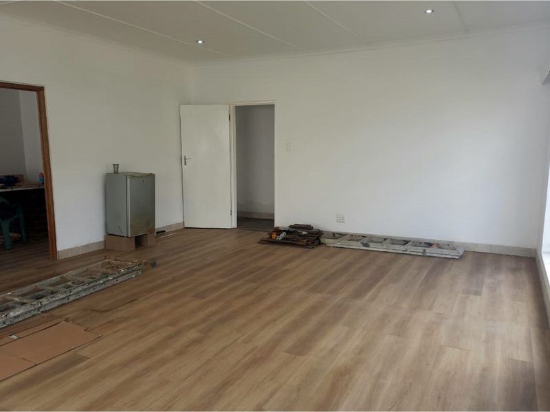 Beautifully Renovated Family Home in Albertinia - Ready to Move In Soon - Photo 8