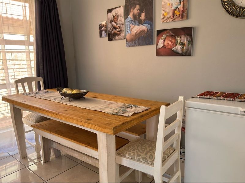 Charming Three-Bedroom Townhouse in Camelot - Photo 5