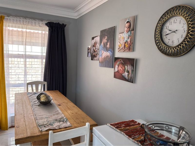 Charming Three-Bedroom Townhouse in Camelot - Photo 8