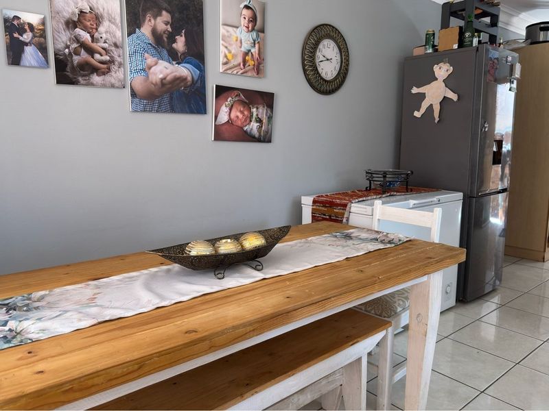 Charming Three-Bedroom Townhouse in Camelot - Photo 6