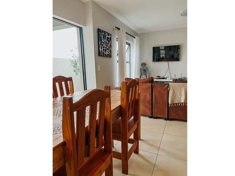 "Modern Oasis: 2-Bed Townhouse in Nelspruit" - Photo 4