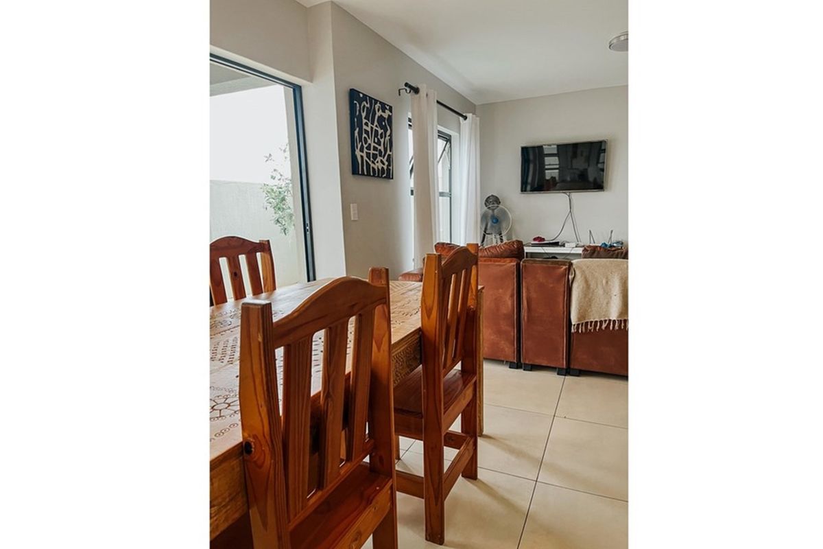 "Modern Oasis: 2-Bed Townhouse in Nelspruit" - Photo 4