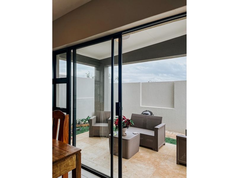 "Modern Oasis: 2-Bed Townhouse in Nelspruit" - Photo 2