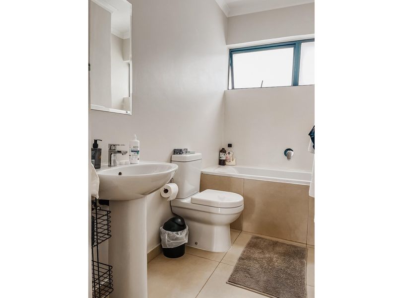 "Modern Oasis: 2-Bed Townhouse in Nelspruit" - Photo 5