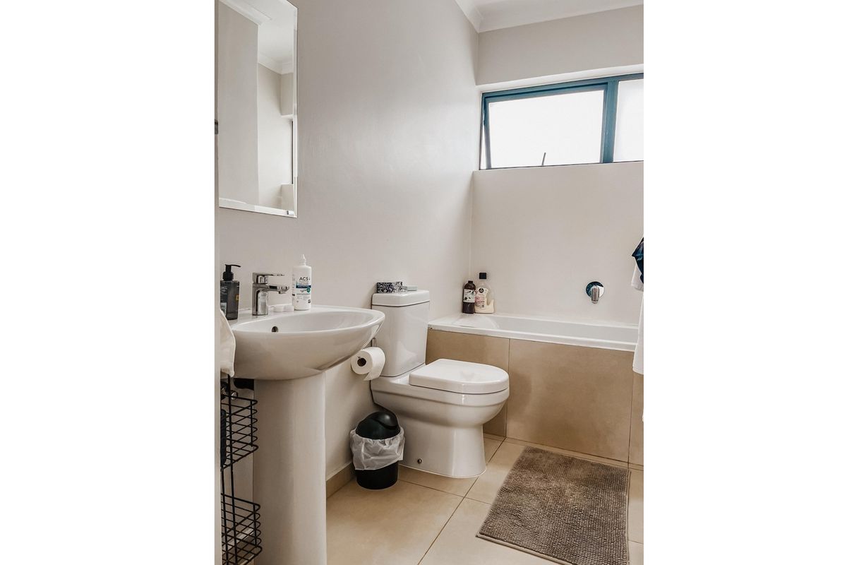 "Modern Oasis: 2-Bed Townhouse in Nelspruit" - Photo 5