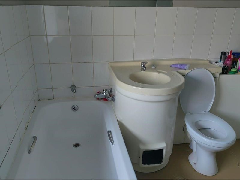 1 Bedroom Apartment Up For Grabs!!! - Photo 2