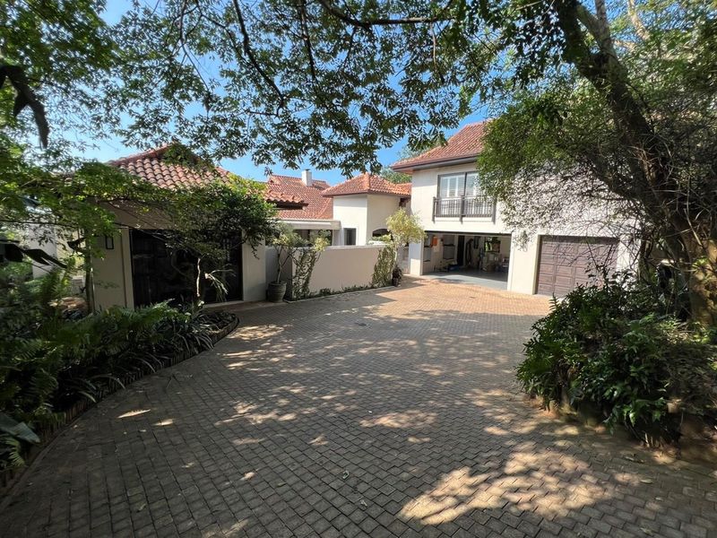 5Bedroom Family Home plus Flat in Zimbali - Photo 2