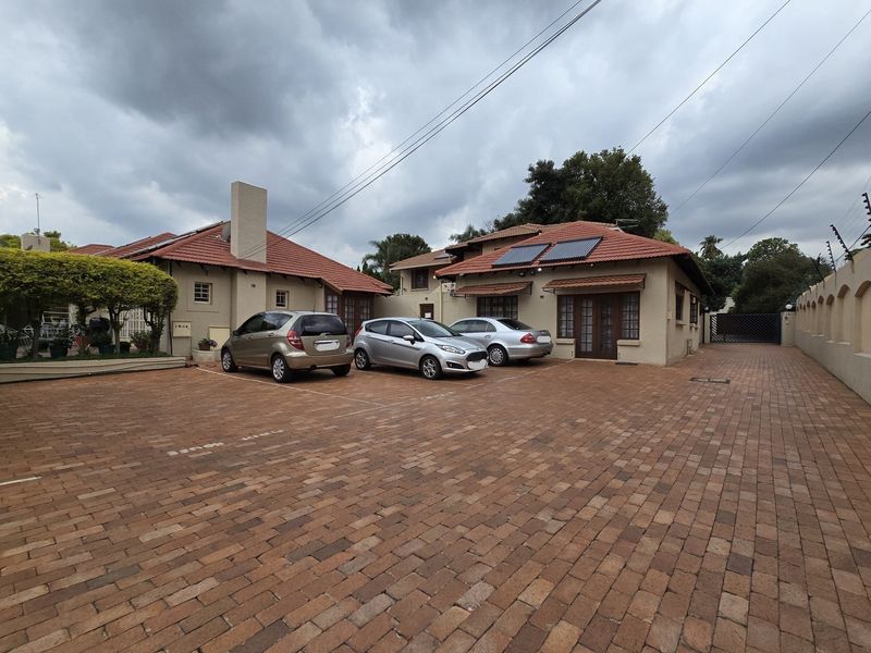 HIGH YIELD INVESTMENT IN BELOVED BEDFORDVIEW - Photo 2