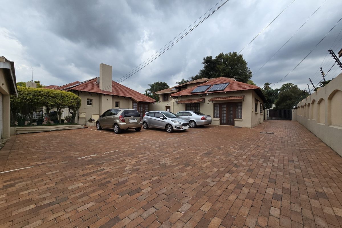 HIGH YIELD INVESTMENT IN BELOVED BEDFORDVIEW - Photo 2