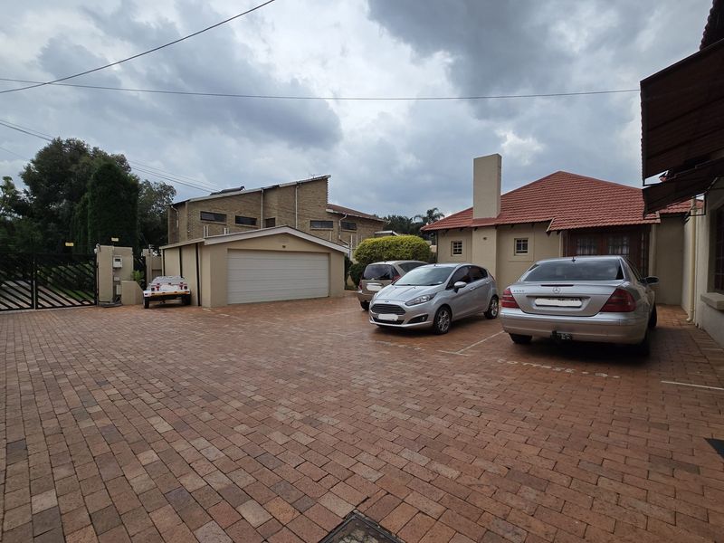 HIGH YIELD INVESTMENT IN BELOVED BEDFORDVIEW - Photo 3