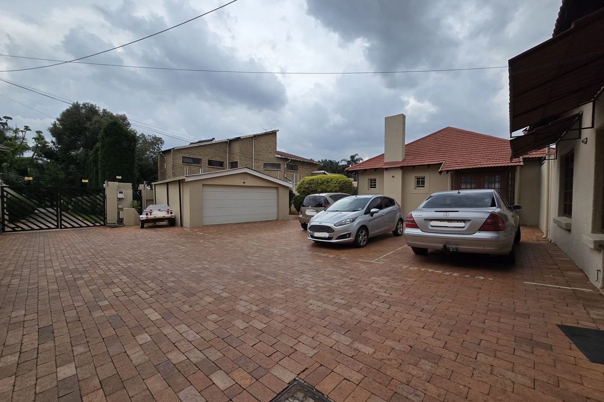 HIGH YIELD INVESTMENT IN BELOVED BEDFORDVIEW - Photo 3