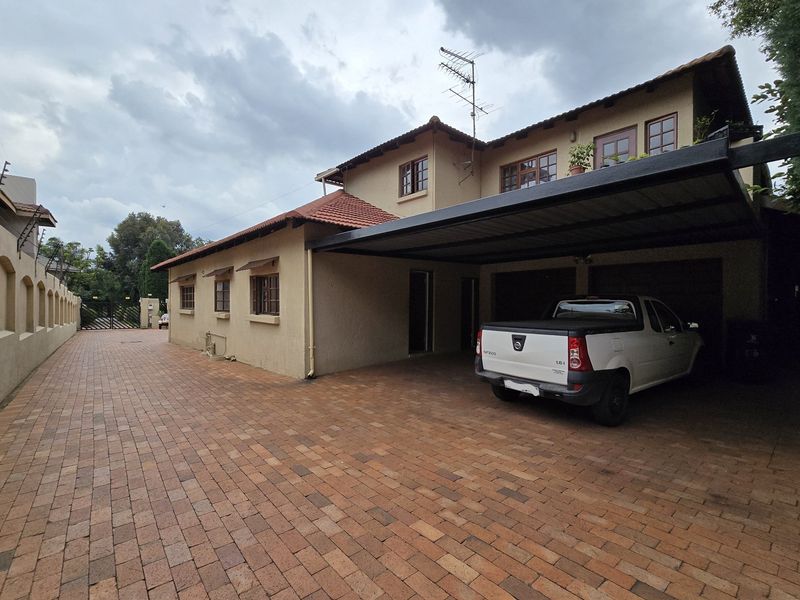 HIGH YIELD INVESTMENT IN BELOVED BEDFORDVIEW - Photo 4