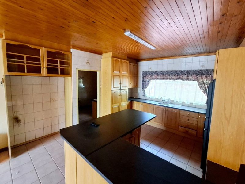 Spacious Family Home for Sale in Eastdene, well located. - Photo 10