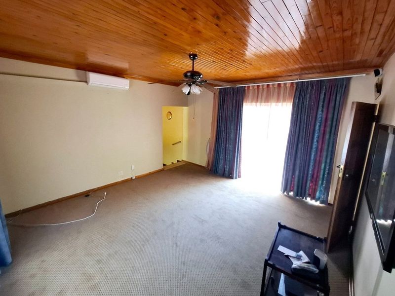 Spacious Family Home for Sale in Eastdene, well located. - Photo 9