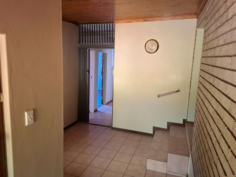 Spacious Family Home for Sale in Eastdene, well located. - Photo 5