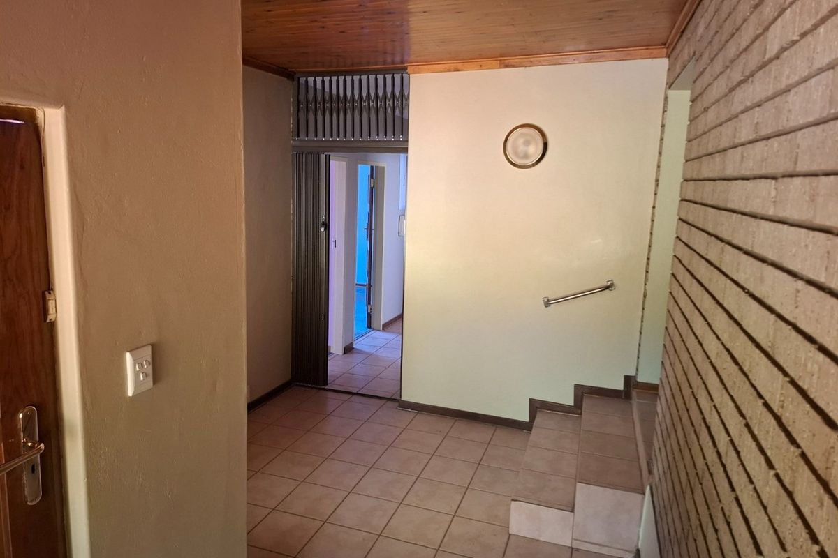 Spacious Family Home for Sale in Eastdene, well located. - Photo 5