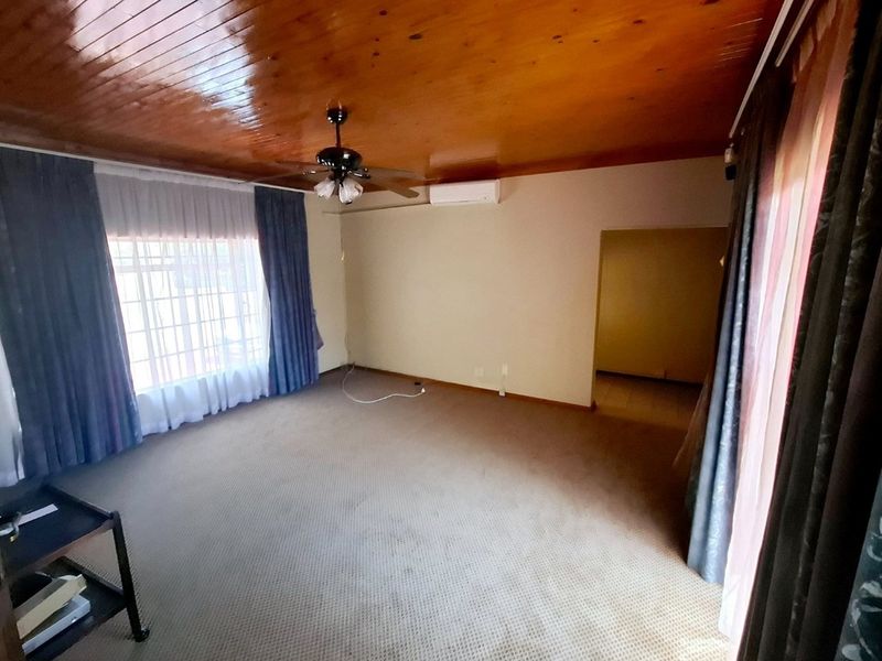 Spacious Family Home for Sale in Eastdene, well located. - Photo 6