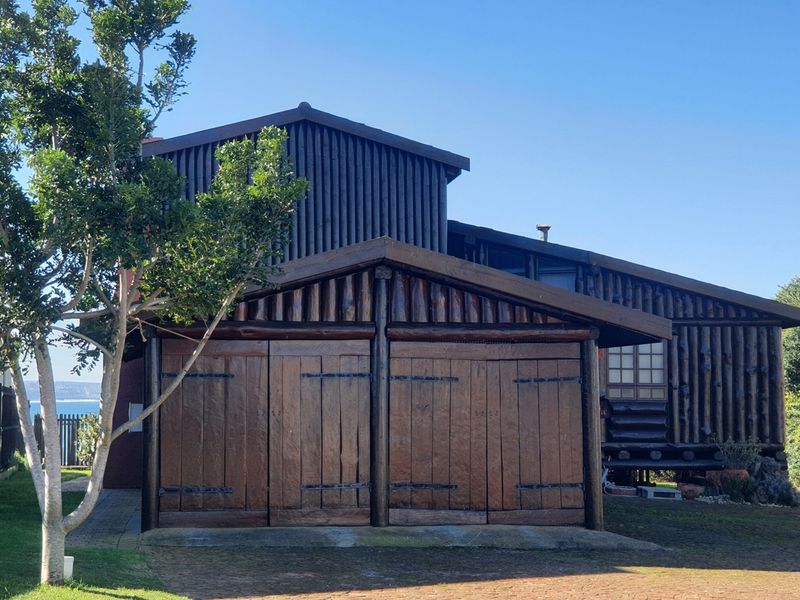 A Handcrafted Log Home Masterpiece in Boggomsbaai - Photo 2