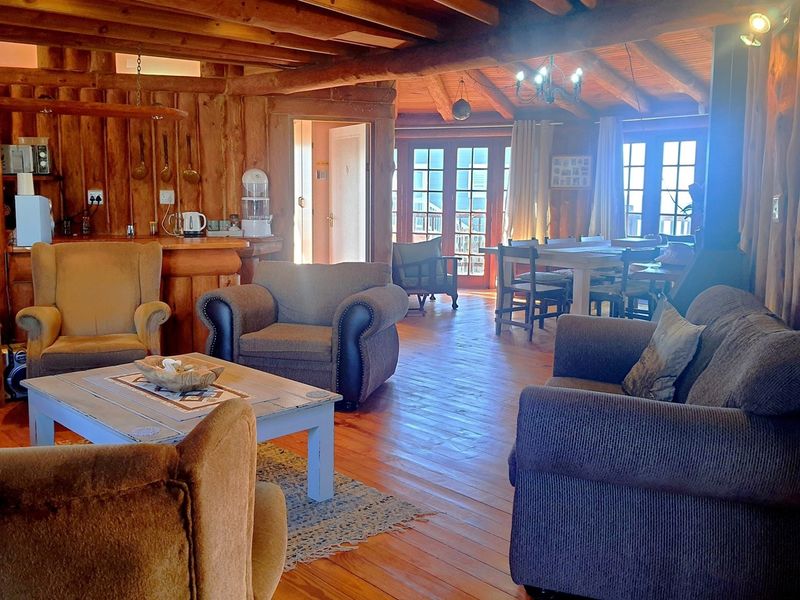 A Handcrafted Log Home Masterpiece in Boggomsbaai - Photo 8