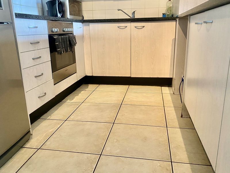 2-bedroom, 2-bathroom property available for sale - Photo 10
