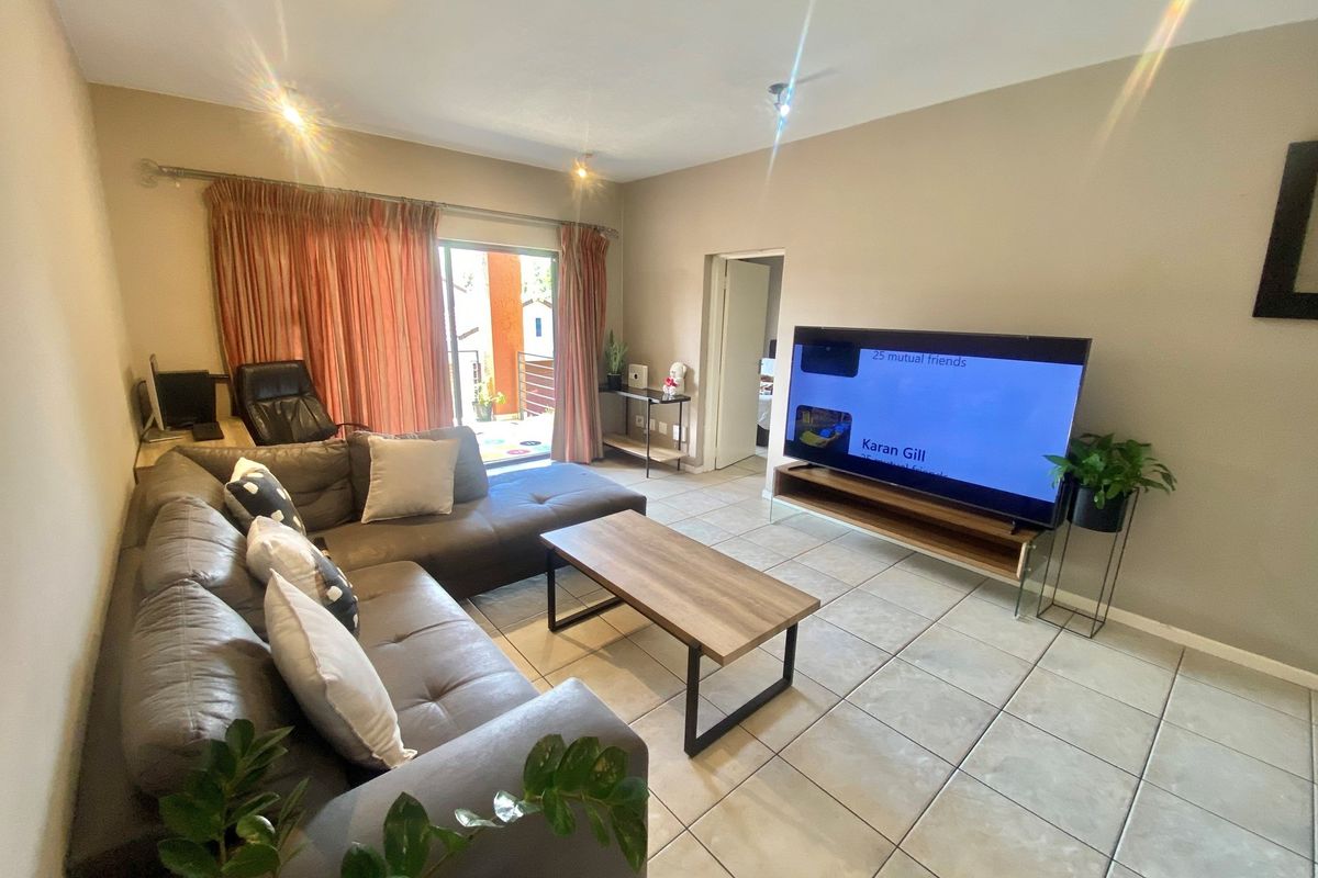 2-bedroom, 2-bathroom property available for sale - Photo 4