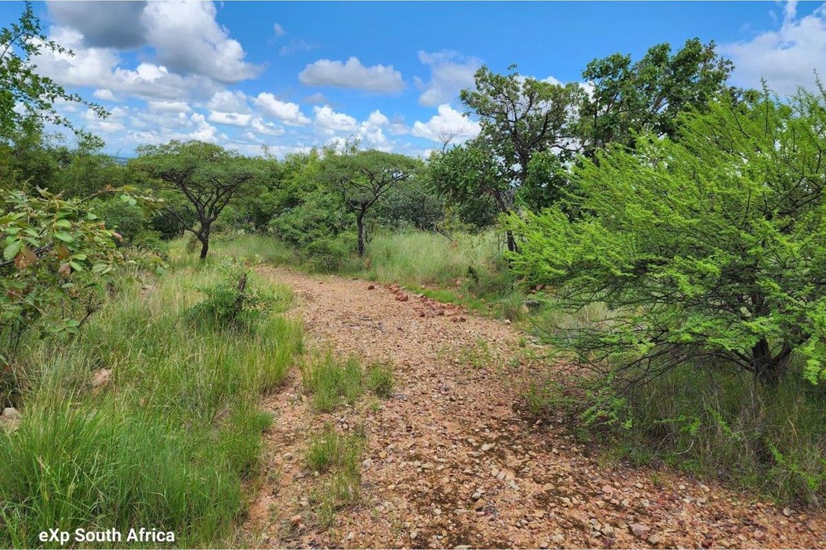 Intaba-Indle - Breathtaking mountain and game reserve  views - Bushveld vacant land - Tar Roads - Photo 2