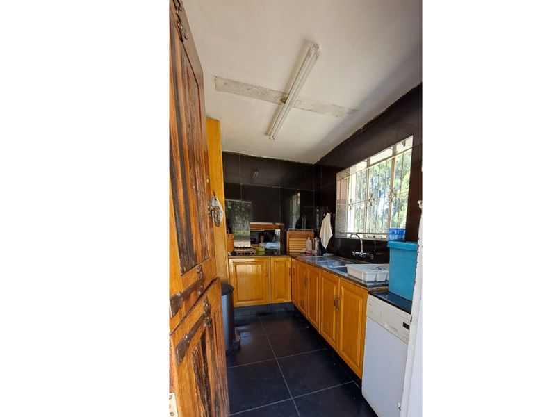 A fantastic and rear investment opportunity 8.65Ha with array of buildings. - Photo 4