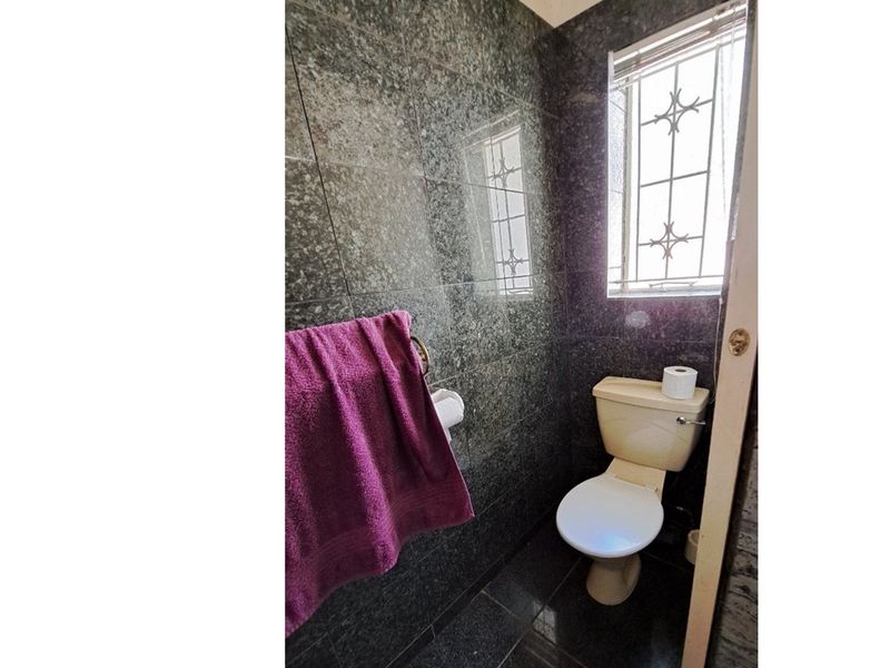 A fantastic and rear investment opportunity 8.65Ha with array of buildings. - Photo 10