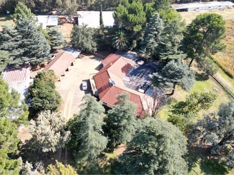 A fantastic and rear investment opportunity 8.65Ha with array of buildings. - Photo 2