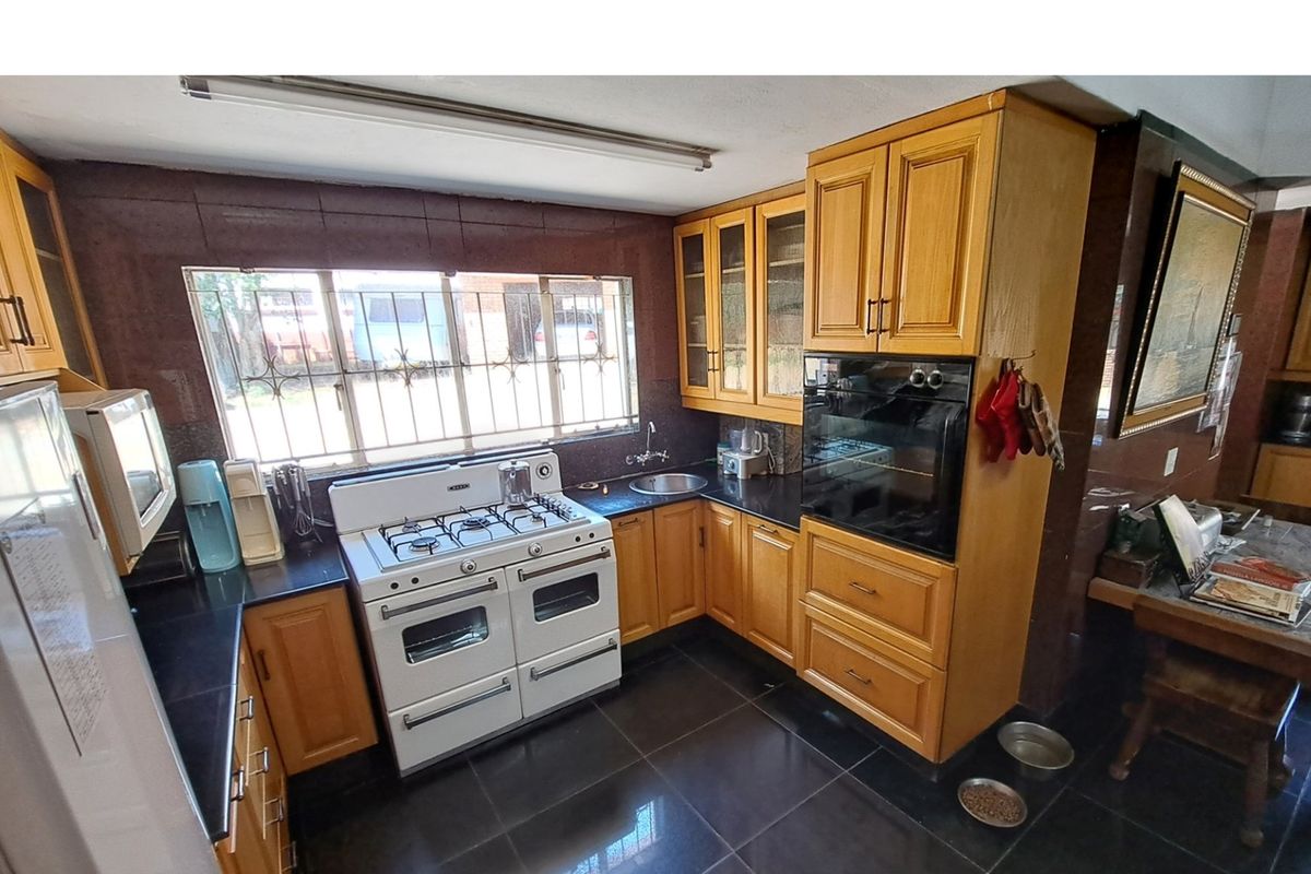 A fantastic and rear investment opportunity 8.65Ha with array of buildings. - Photo 5