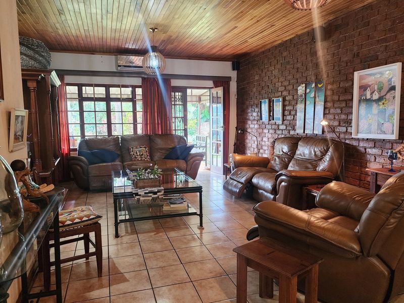 "Elegant 4-Bed Home in Arbor Park Awaits You" - Photo 9