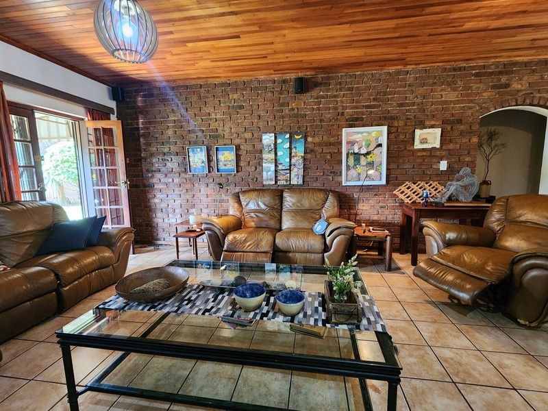 "Elegant 4-Bed Home in Arbor Park Awaits You" - Photo 6