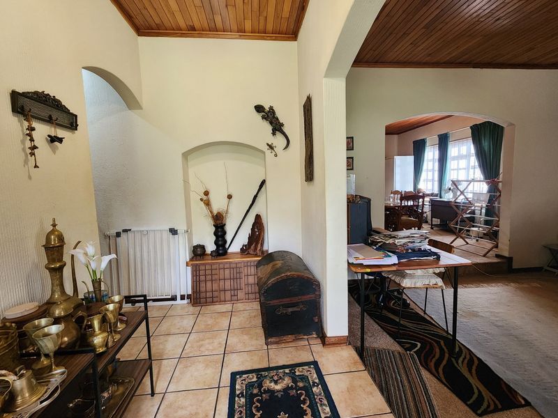 "Elegant 4-Bed Home in Arbor Park Awaits You" - Photo 5