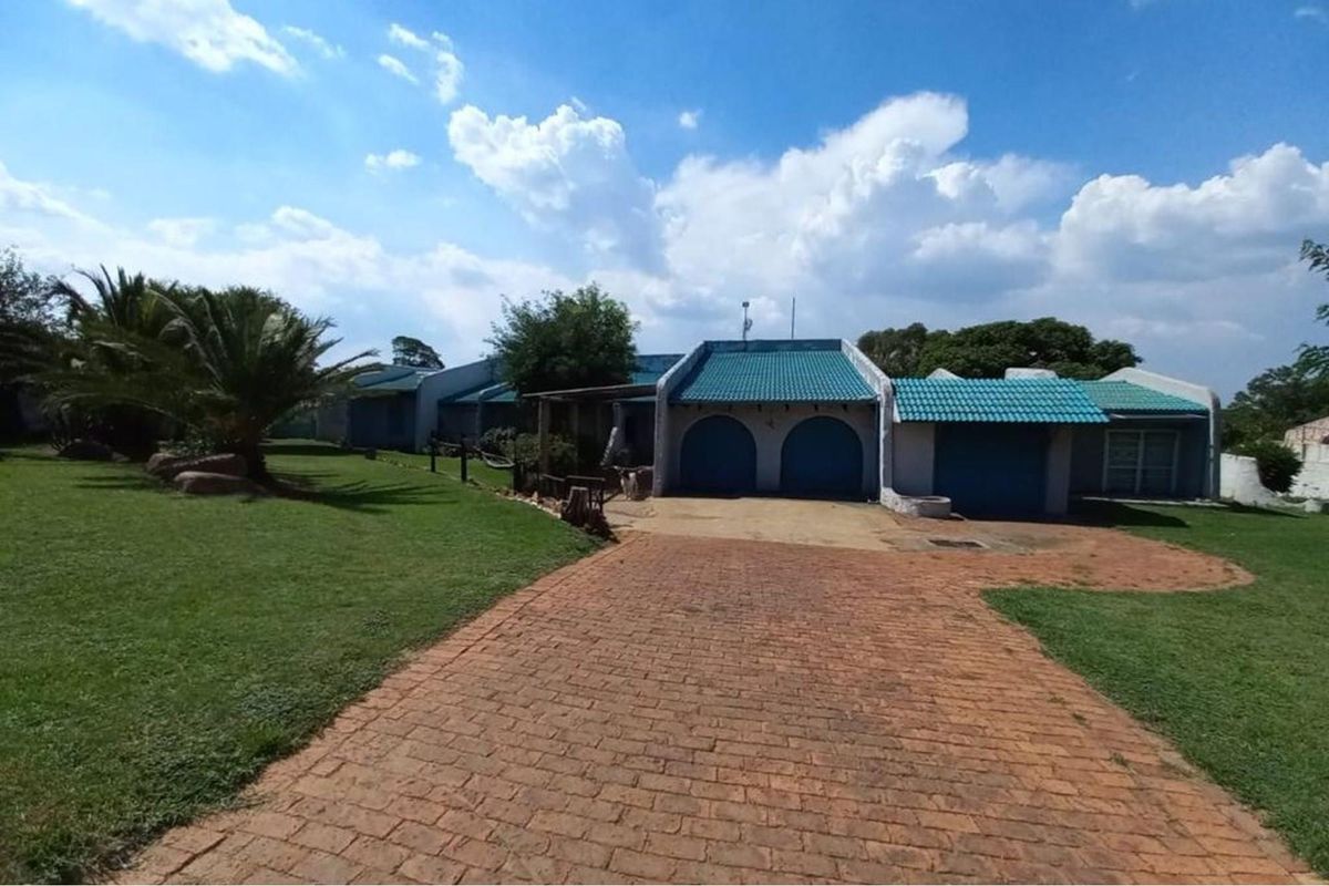 Massive and a bargain house in a big yard (4304sqm) - Photo 2