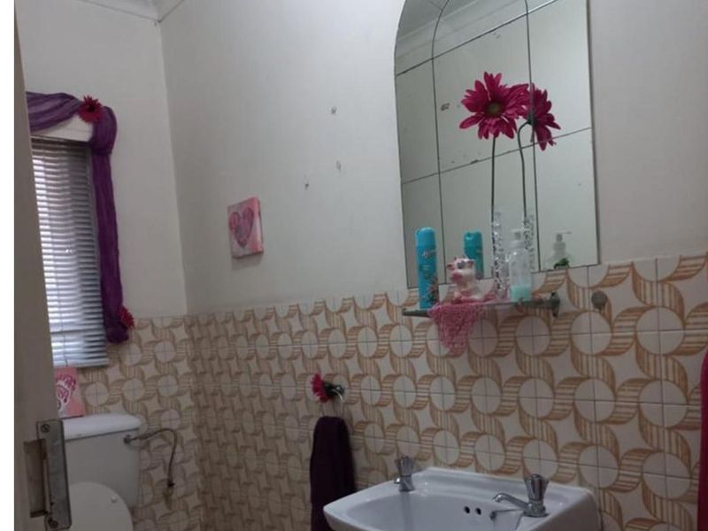 Massive and a bargain house in a big yard (4304sqm) - Photo 8