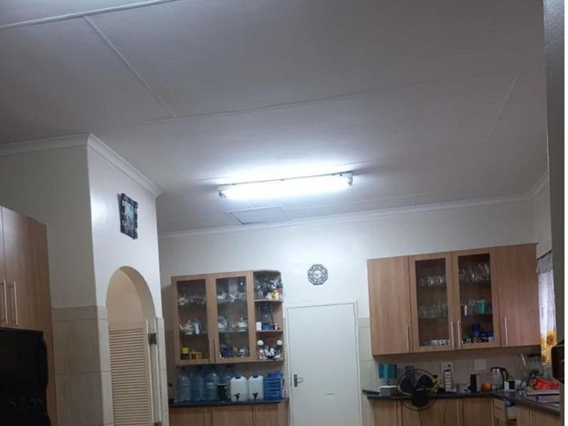 Massive and a bargain house in a big yard (4304sqm) - Photo 9