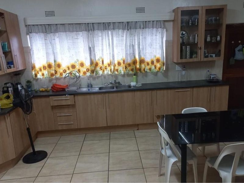 Massive and a bargain house in a big yard (4304sqm) - Photo 7