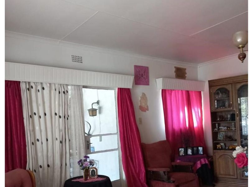 Massive and a bargain house in a big yard (4304sqm) - Photo 5