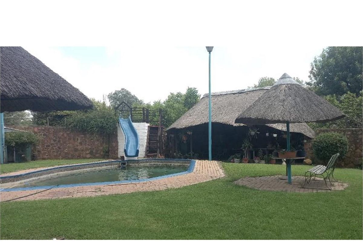 Massive and a bargain house in a big yard (4304sqm) - Photo 4